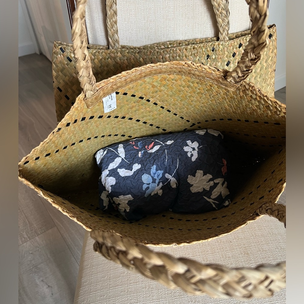 Woven Straw Tote Bag - Natural Tan for a set of 2 - Picture 4 of 6